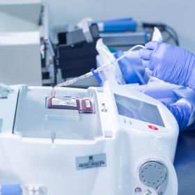 Equipos utilizados en Banco Público de células madre de cordón umbilical y de una unidad de terapia celular hemocentro distrital